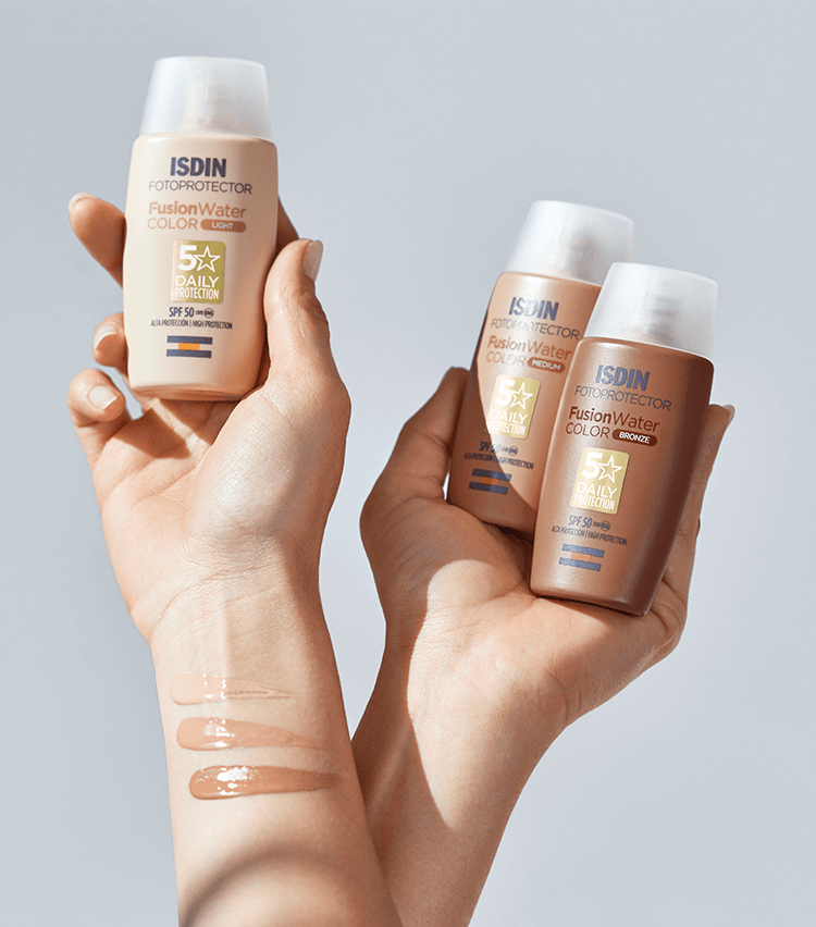 ضد آفتاب رنگی ایزدین فیوژن واتر مجیک لایت SPF 50 حجم 50 میلیلیتر